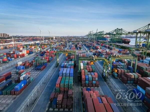 Port of Tianjin tire crane automation transformation project